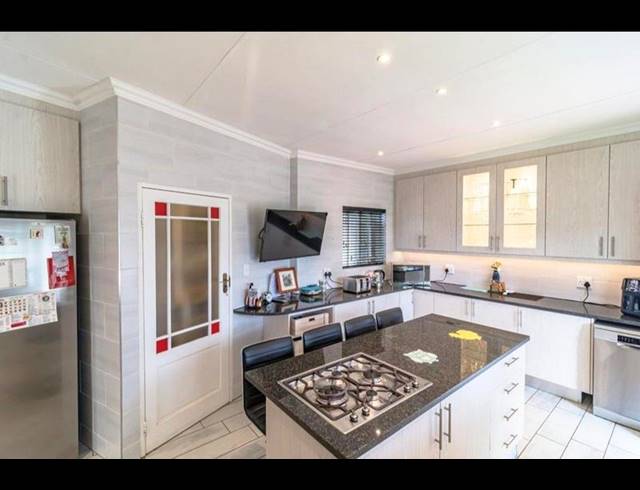 3 BEDROOM HOUSE FOR SALE IN BRACKENDOWNS
